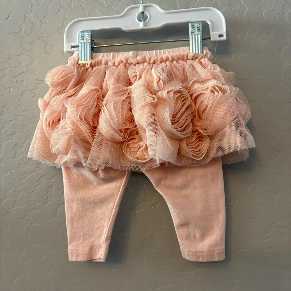 Baby gap light pink leggings with rosette tutu skirt size 0-3 months